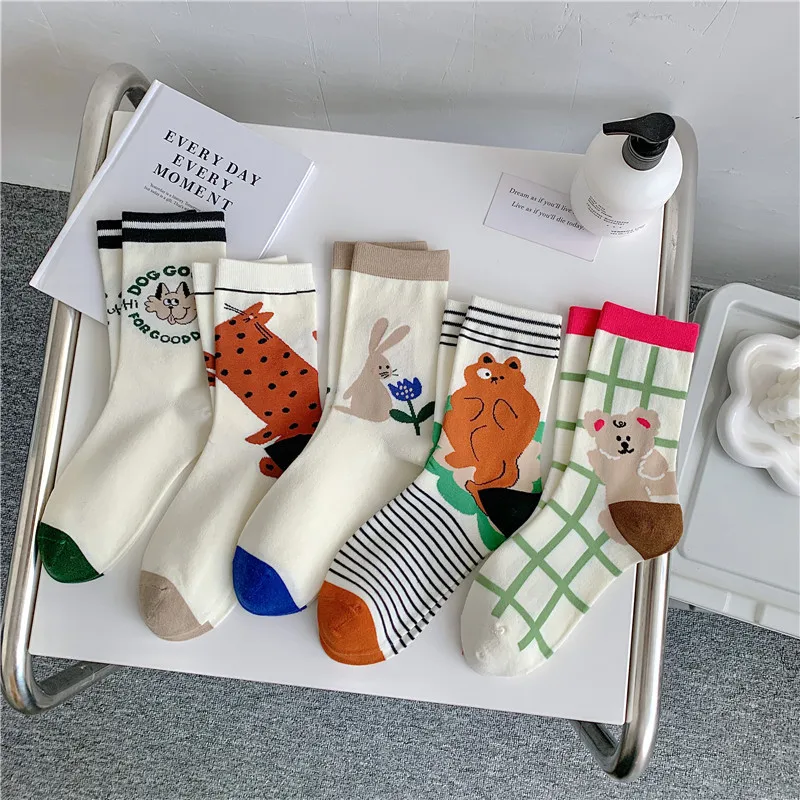 

Носки женские весенне-осенние, носки-трубы средней длины с граффити, модные длинные летние носки с милым маленьким медведем в японском стиле