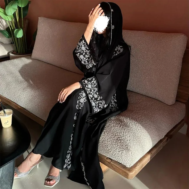 110940-b54cfb.jpg Dubaï Abaya gros caftan broderie Hijab luxe perlé musulman Abaya pour les femmes robe français or embelli Abaya ouvert