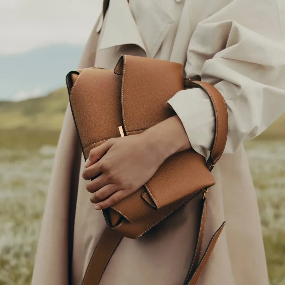 Leather Fashion Smile Bag with Wrinkle Design, Single Shoulder Commuter Handheld Cross Shoulder Women's Bag Storage