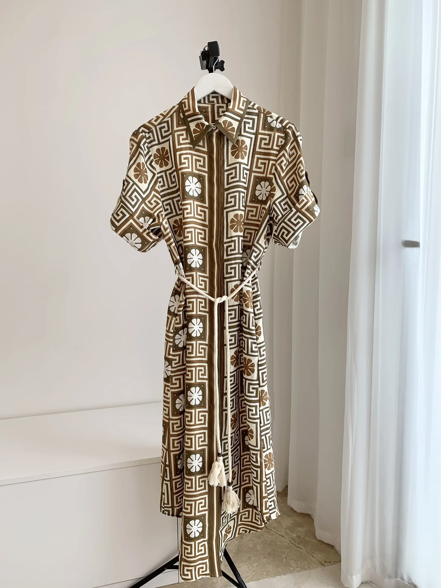 

Women Geometric Printed Turn-down Collar Short Sleeve Linen Midi Dress