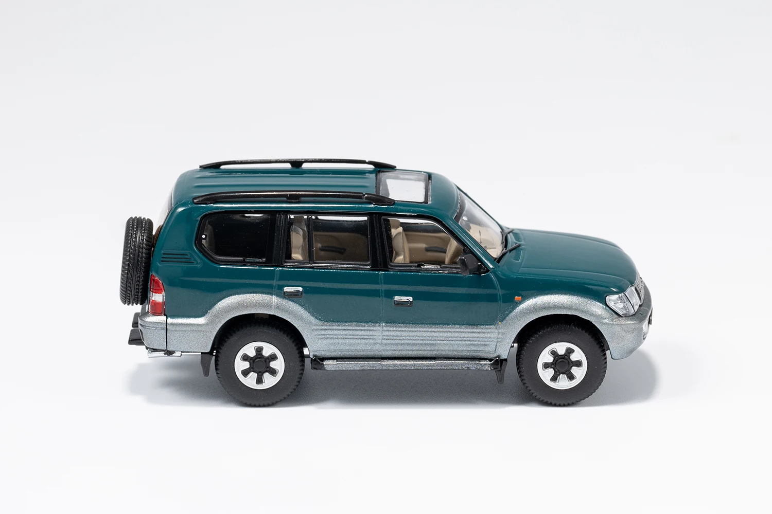 

1/64 Diecast Metal Model Car GCD Land Cruiser Prado 90 Off-Road Vehicle for Adults Collection Hobby Gifts