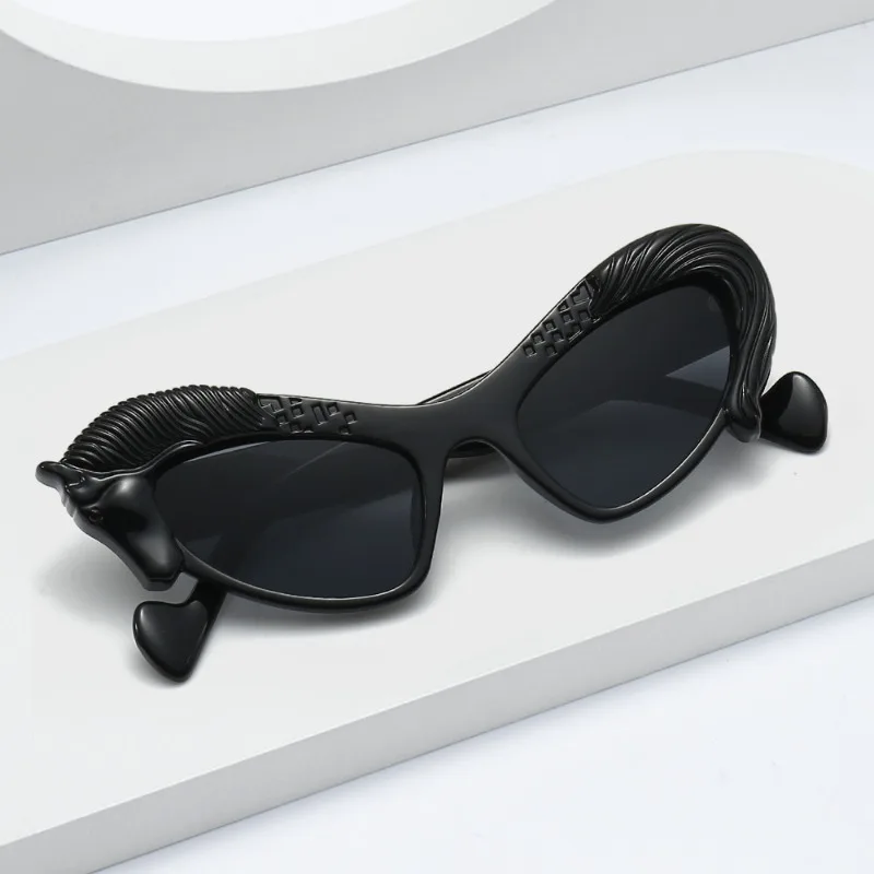 

New European and American street sunglasses personality Pegasus style sunglasses Millennium senior sense sunglasses