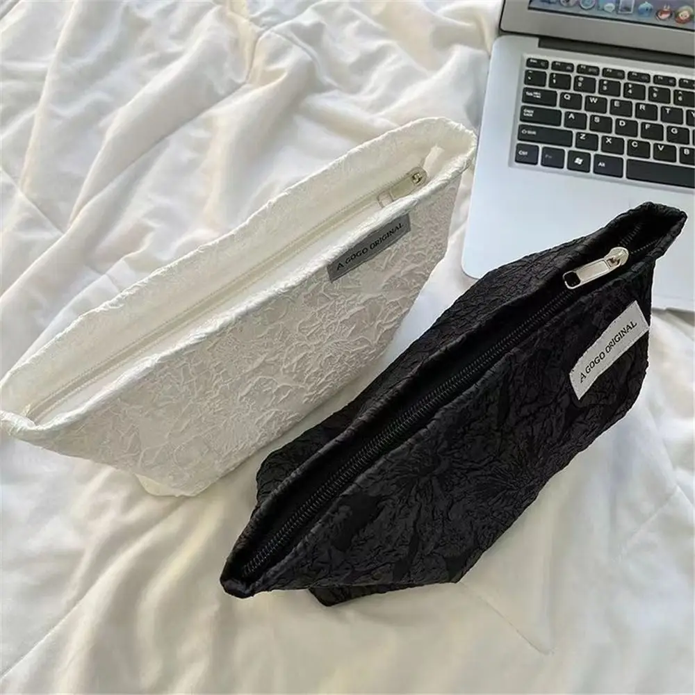 High Appearance Large Capacity Makeup Bag Advanced Flower Design Cosmetic Bag Simple Storage Pouch for Women 4