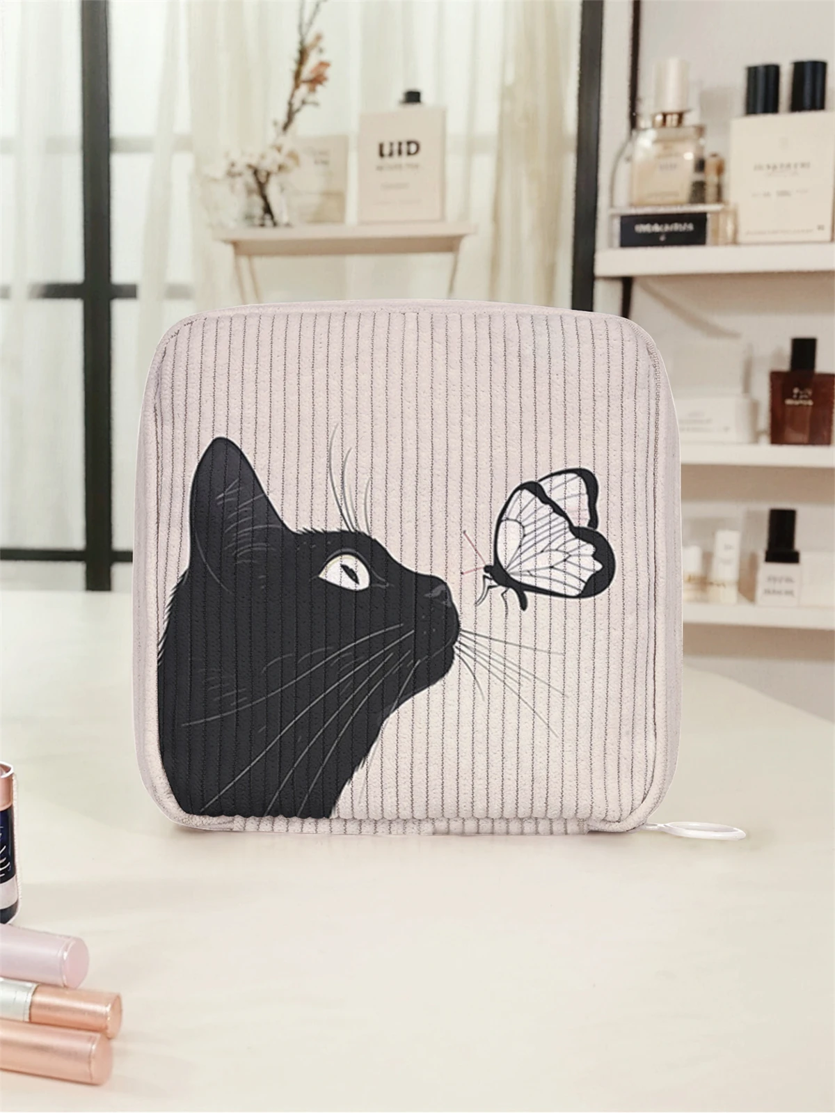 Cat and butterfly pattern printed sanitary napkin storage bag, women's lightweight tissue bag, sanitary tissue bag