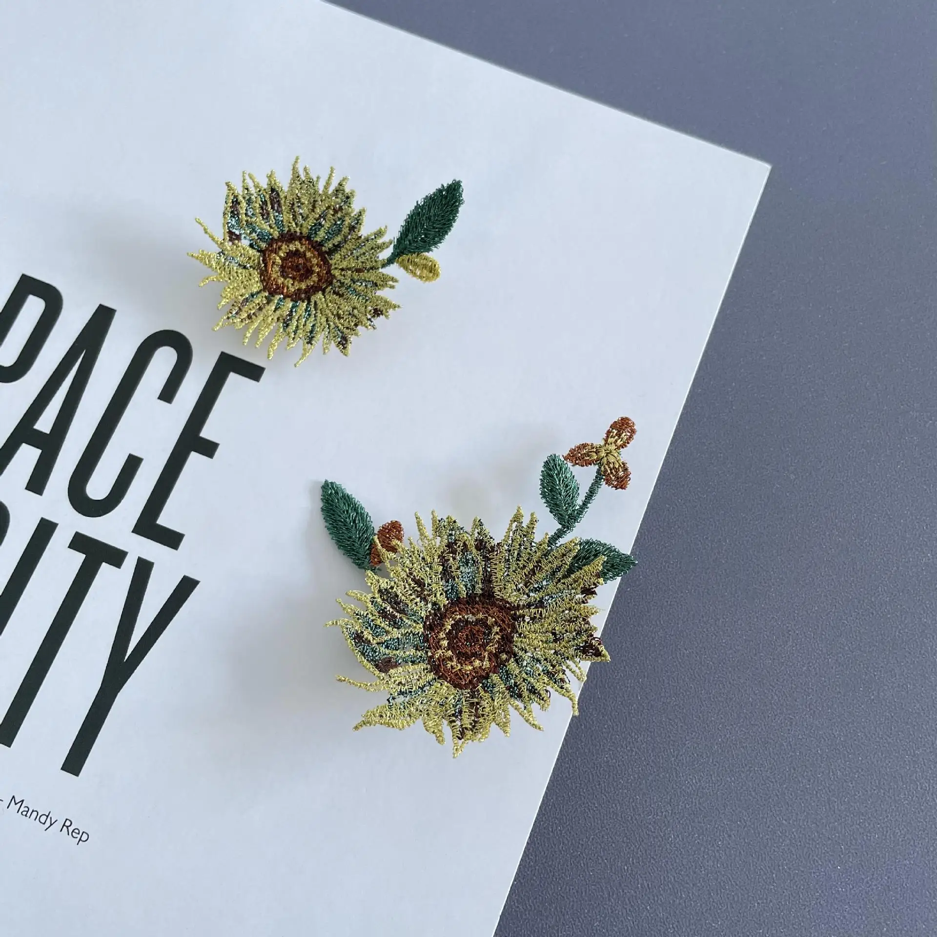 Vincent Van Gogh Sunflower  Brooch Delicate Coat Decorative Corsage Accessory Slip-on