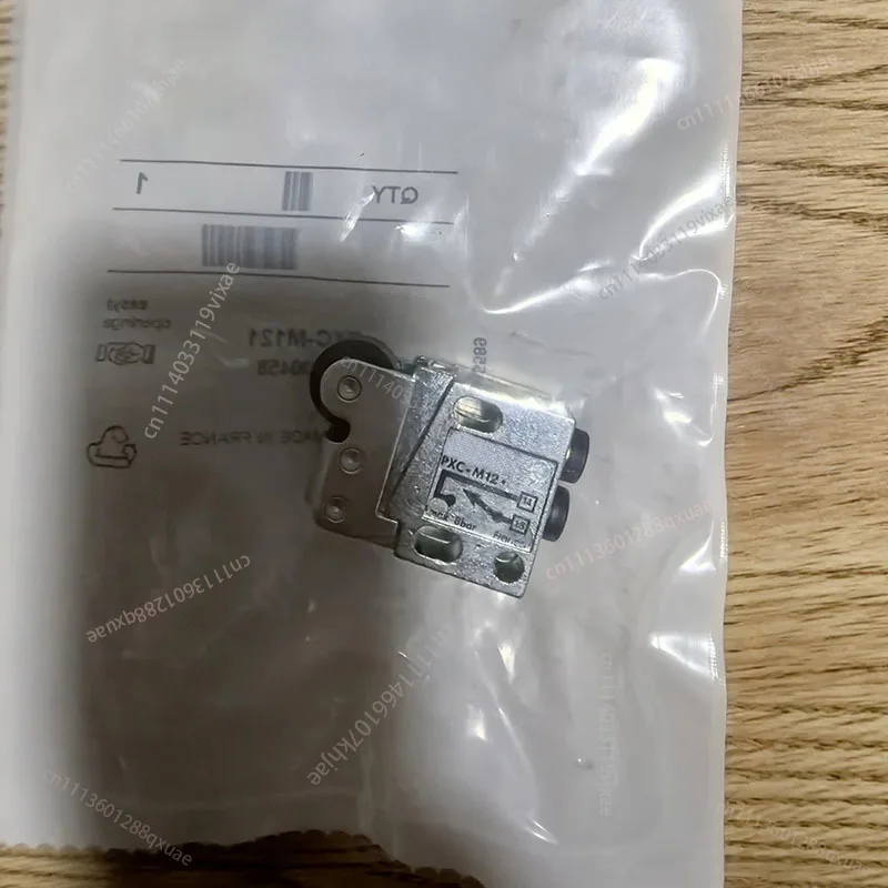 1PC 새로운 PARKER PXC-M12 분쇄기 공압 스위치 밸브 PXC-M121 12000458
