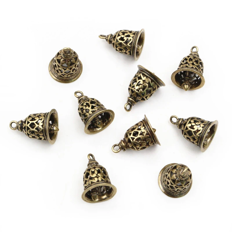 10pcs 15x12mm 골동품 청동 실버 도금 황동 소재 레트로 중공 벨 참 펜던트 목걸이 결과