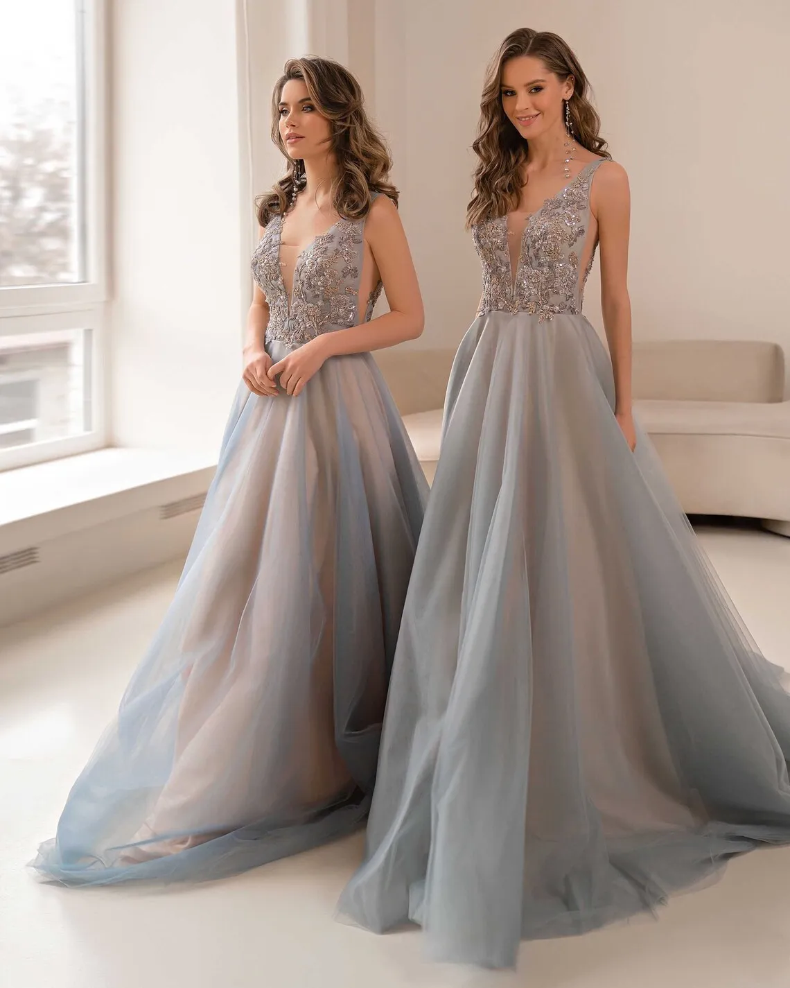 

Gray-Champagne Evening Dresses Beaded Lace Applique V Neck Sleeveless A Line Long Formal Party Special Occasion Prom Gowns