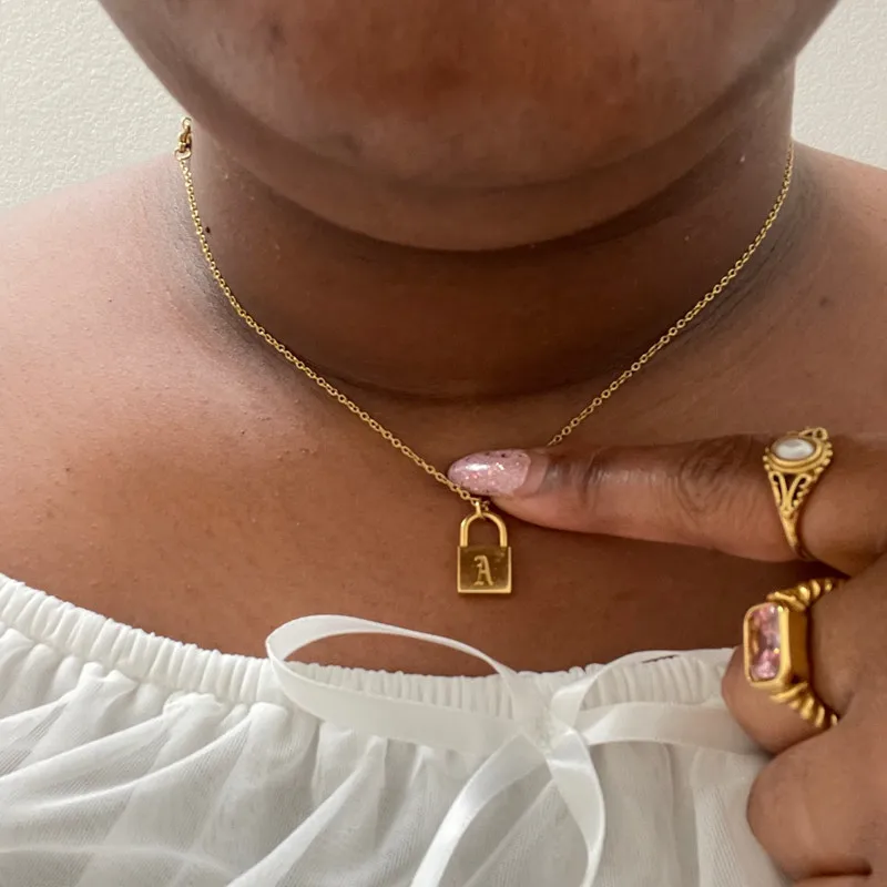 

A-Z 26 Initial Letters Alphabet Stainless Steel Old English 18K Gold Plated Personalised Lock Necklace Women's Birthday Gift