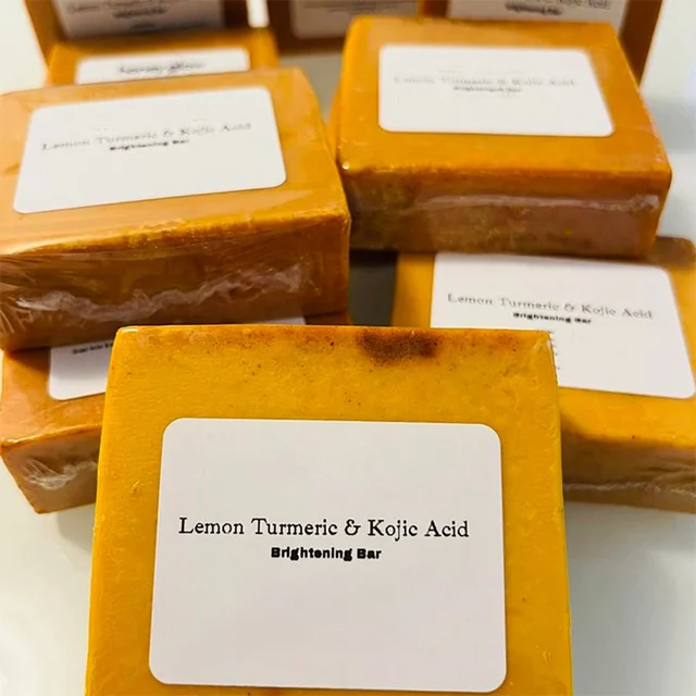 Sapone alla curcuma Sapone per la pulizia del corpo all'acido cogico al limone Sapone alla curcuma idratante e duraturo Prodotti per la cura del corpo 4
