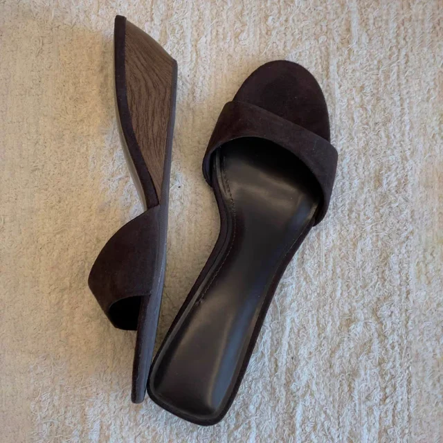 Sandales compensées de luxe légères, sandales à talons hauts texturées simples et à bout ouvert, Design de marque, sandales polyvalentes de couleur unie pour dames 1