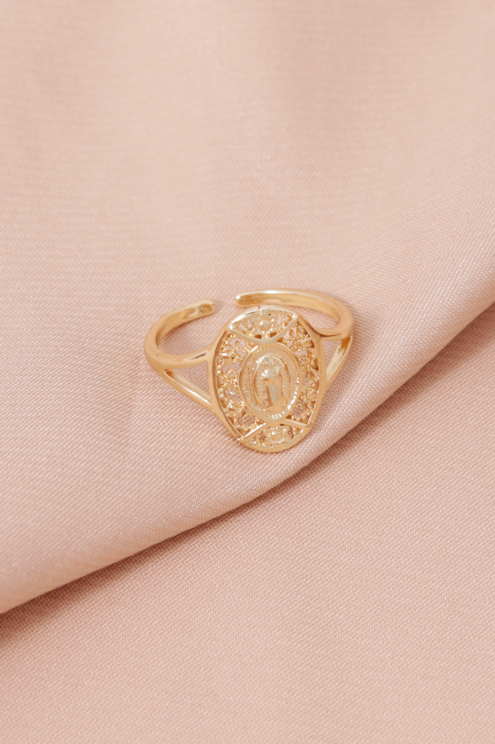 Minimalist Virgin Mary Pattern Hollow Ring