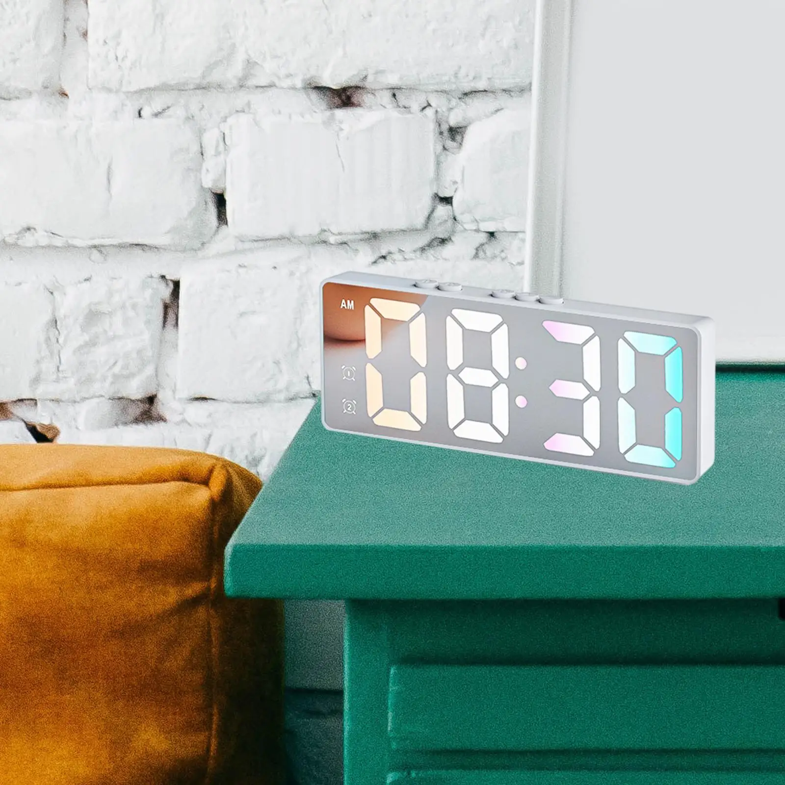 16cm Digital Alarm Clock Bedside Clock Temperature Display Battery Powered Portable for Seniors and Elderly Versatile