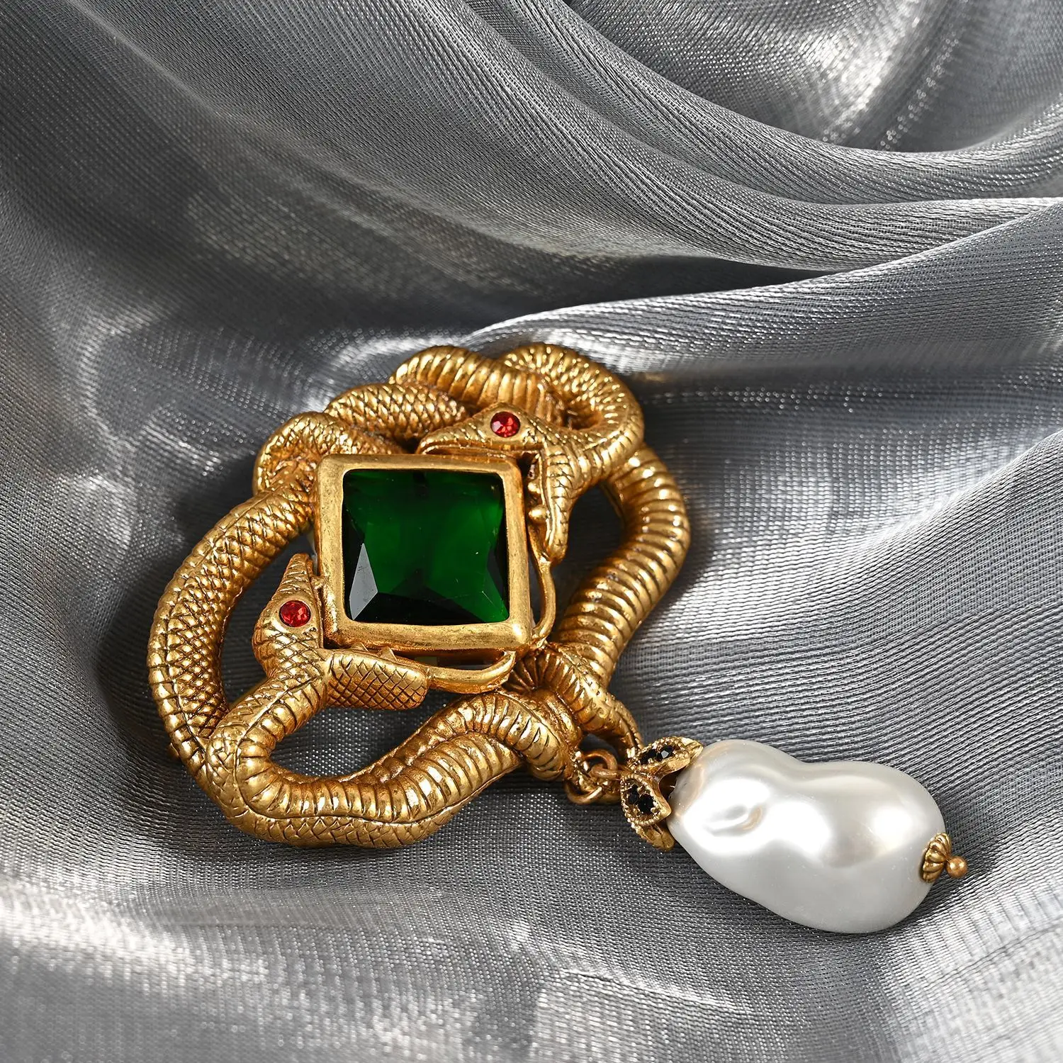 

French elegant middle double head spirit snake pearl brooch