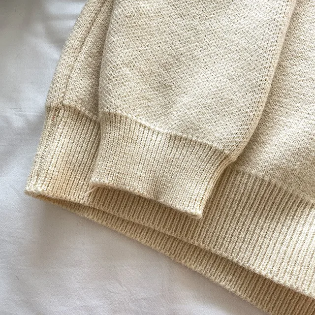 새해를 맞이한 패션을 위한 틈새 자카드 스웨터