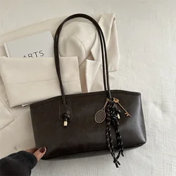 European American Retro Tote Bag - Korean Fashion, Advanced Simple Handbag with Large Capacity and Pendant Design - 28x7x18cm (Coffee ribbon)