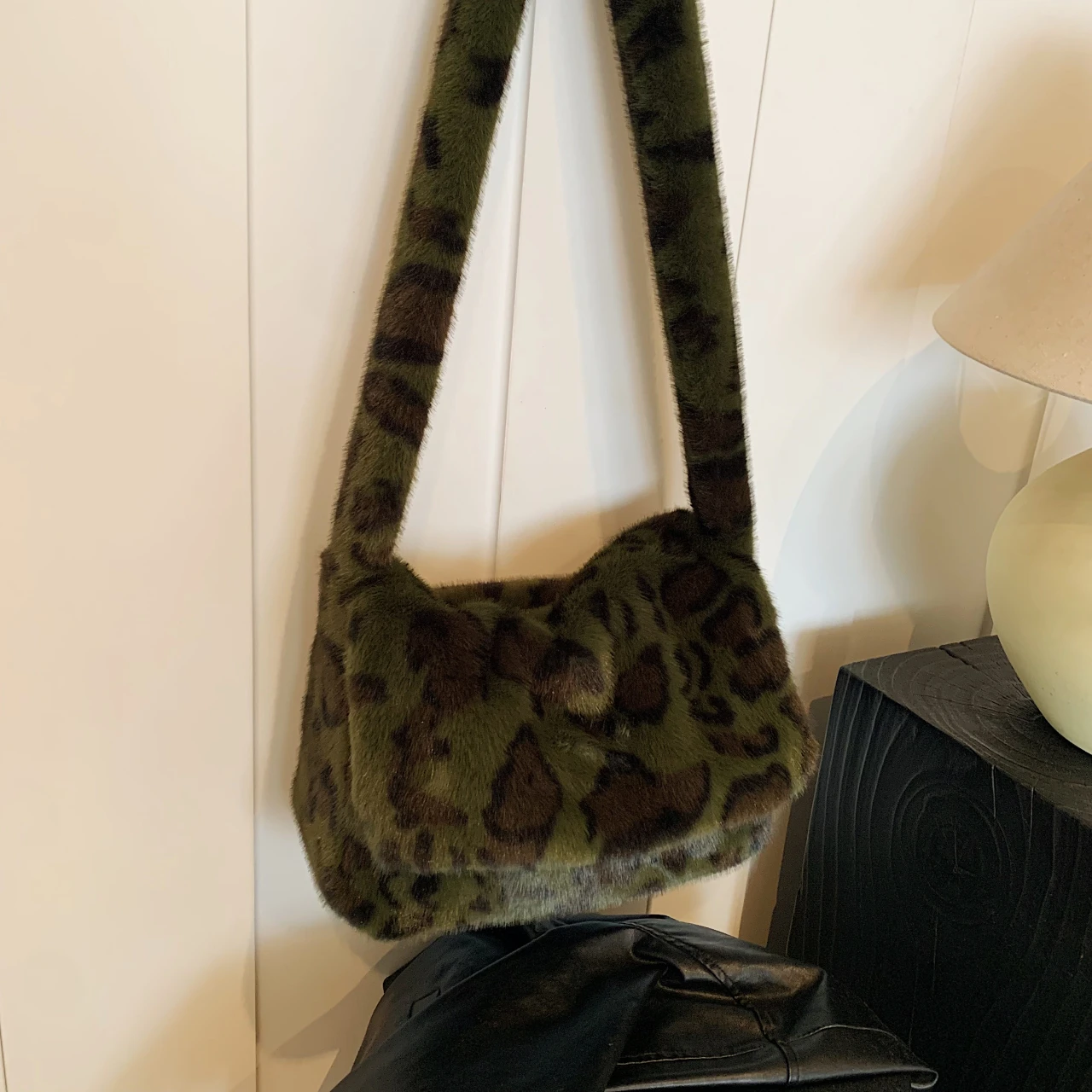 Damen-Schultertasche aus Lammstoff, warm, flauschig, Fell, Handtaschen, große Kapazität, Einkaufstaschen, Mädchen, niedliche Umhängetasche, Schultasche – Detail 23