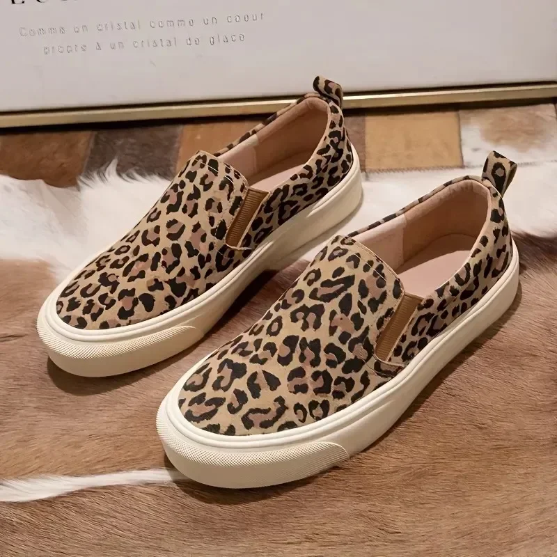 Damenschuhe mit Leopardenmuster