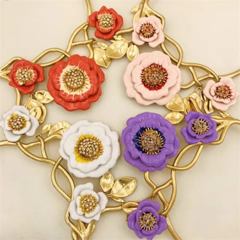 

Exaggerated Fashion In Antique Enamel Flowers High Sense Necklace Woman
