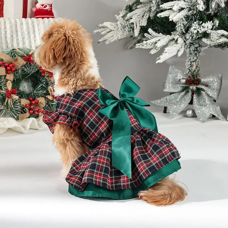 Julklänning för hund med rutmönster och volangärmar_voghion.com