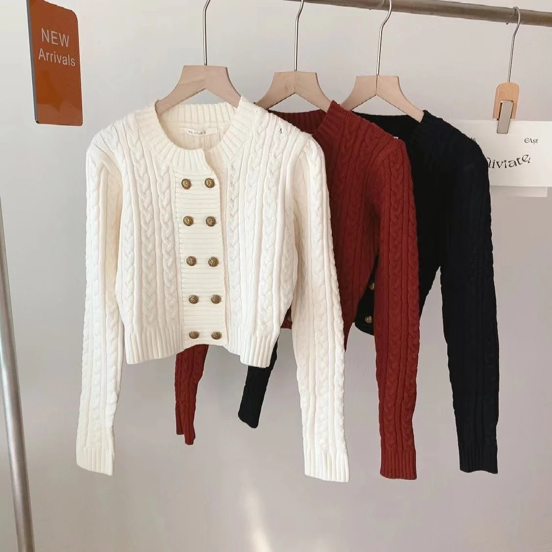 

Small fragrant double breasted round neck Fried Dough Twists sweater sweater