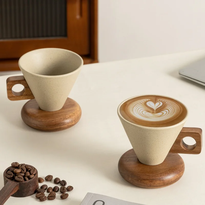 طقم قهوة سيراميك مع قاعدة خشب