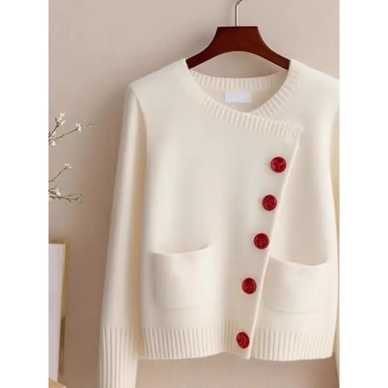 Personalized Color Blocking Spliced Knitted Sweater 2025 New Spring Women's Chic Diagonal Buckle Elegant Cardigan Commuting Coat 2