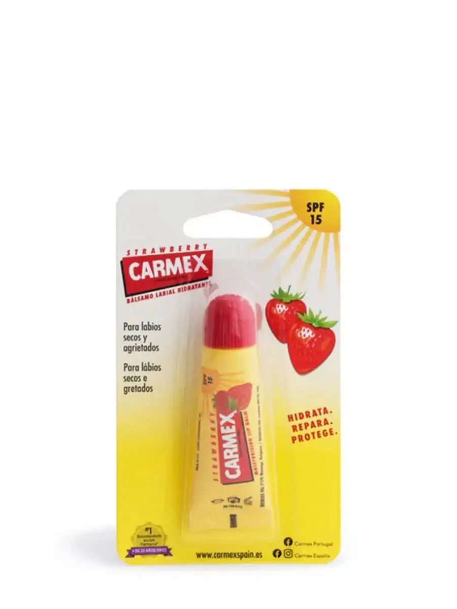 Carmexstrawberrylipbalmspf1510grhydratesdryandcrackedlips.jpg