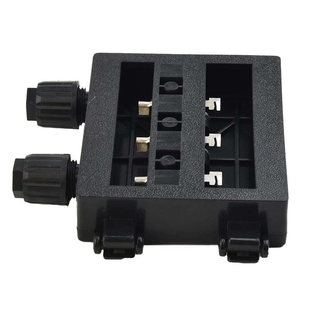 

Cable Connector Kit PPO 50W-120W Electrical Testing TOOL Junction Box PV Module Box 50W-120W 6A Junction Box PV Solar