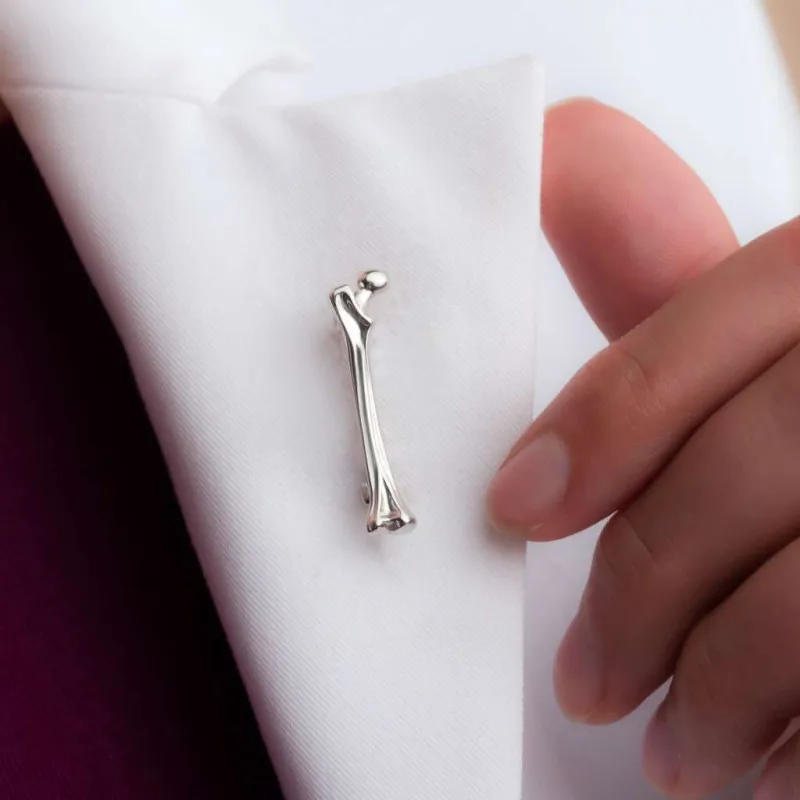 

Thigh Bone Brooch Silver Plated Medical Simple Badge Orthopedics Intern Doctor Nurse Lapel Pin Jewelry