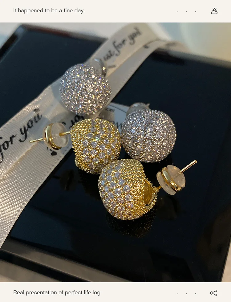Leichte, luxuriöse, halbrunde Metallohrringe mit mikrosetem Zirkonia, ein funkelndes Schmuckzubehör, hübsch für Damen im Party-Stil – Detail 4