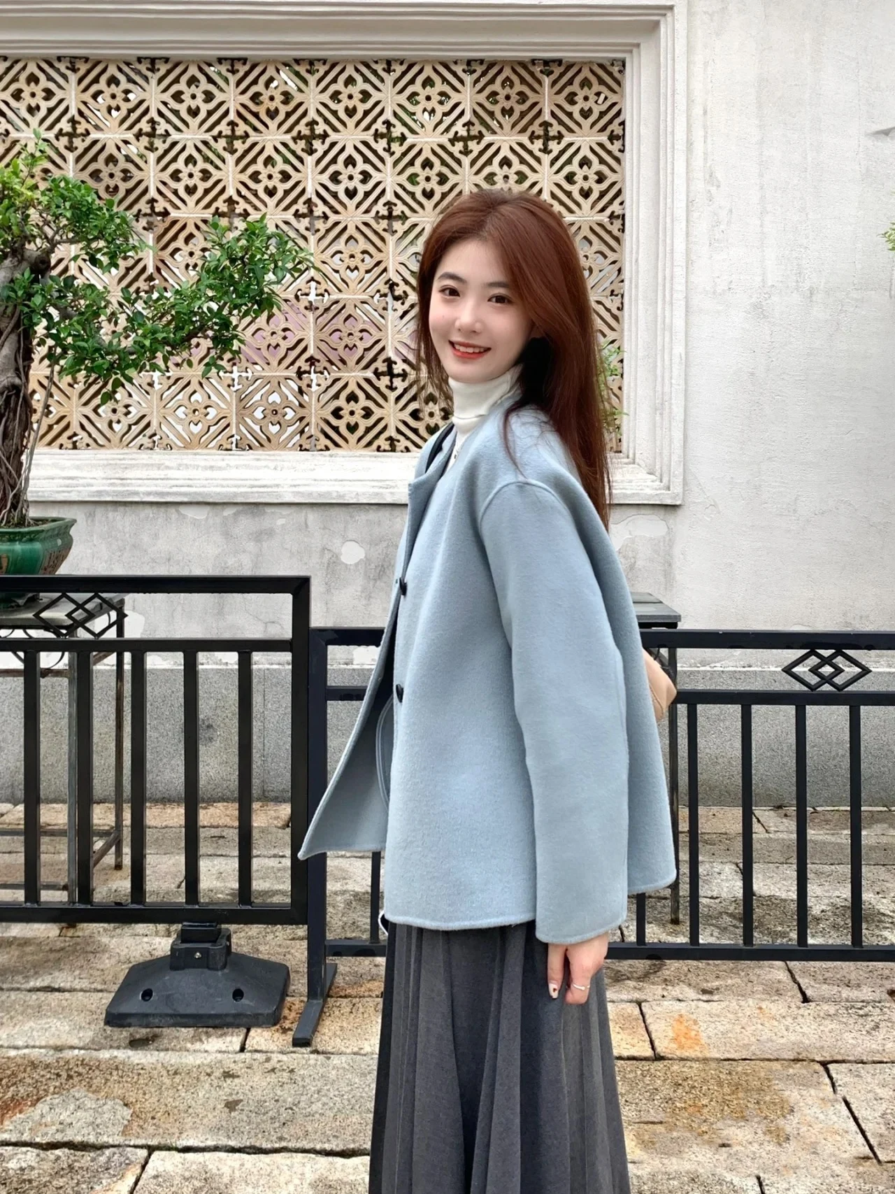 

Autumn and winter blue double-sided small fragrant coat female small loose warm and soft Hepburn style thickened woolen coat
