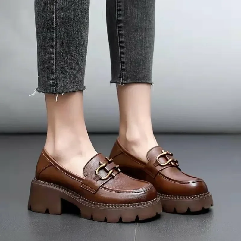 

Женские Водонепроницаемые туфли-лодочки на платформе, однотонные Туфли с круглым носком и металлическим украшением, без застежек, на осень, 2024