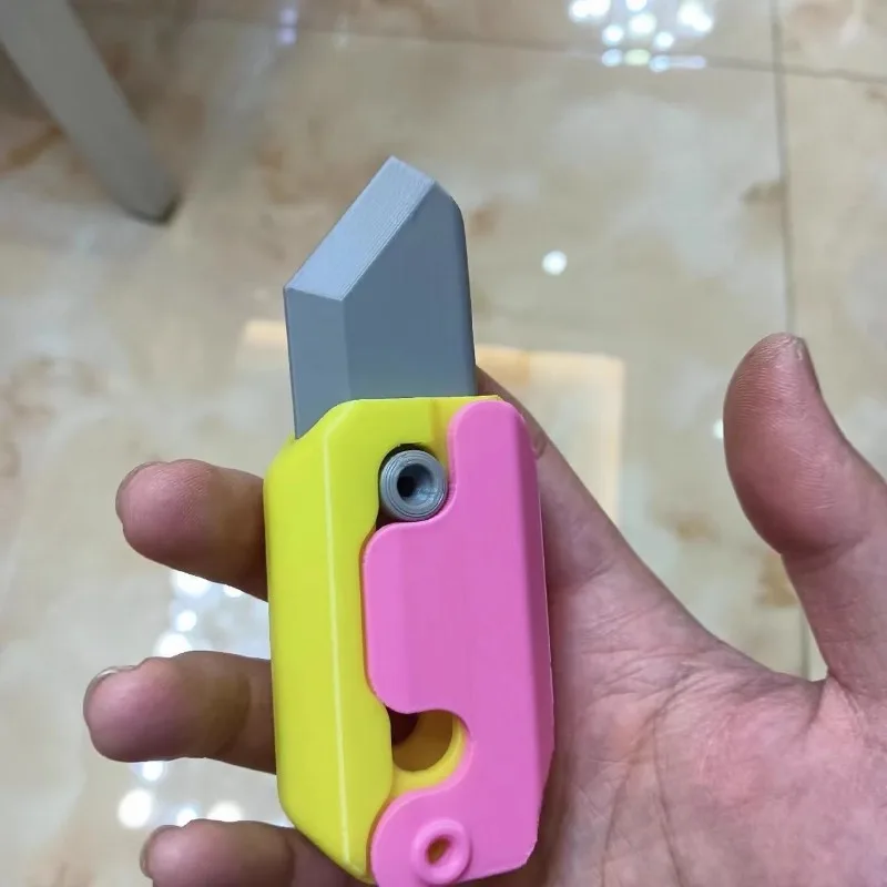 Stampa 3D Gravity Knife Cub Jumping Small ravanello Knife Mini Model Pendant Push Card Decompression Toy Mini Butterfly Knife