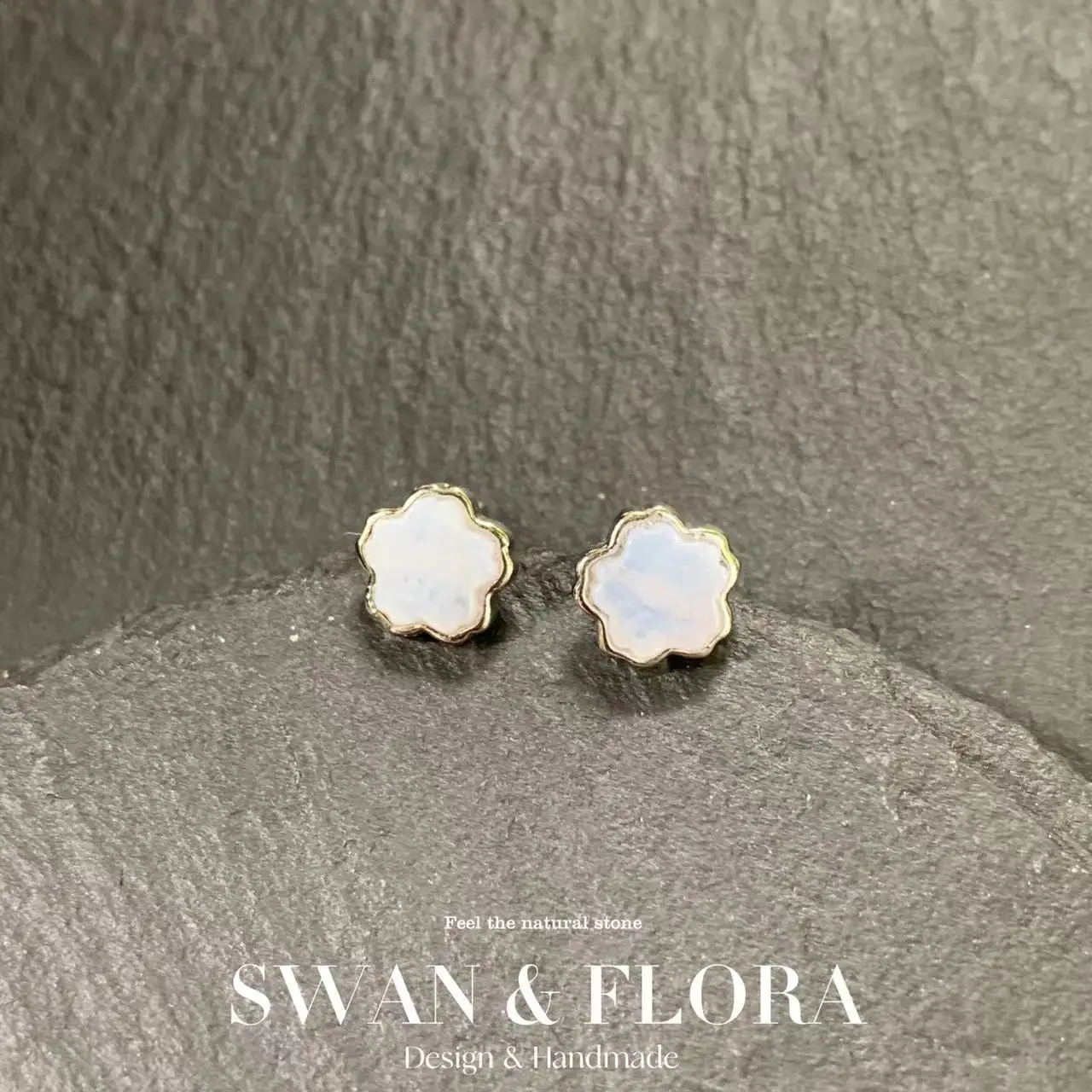 Pendientes Plata Ley 925m Detalle Esmaltado Azul 7x7mm. Niña Cierre Presión
