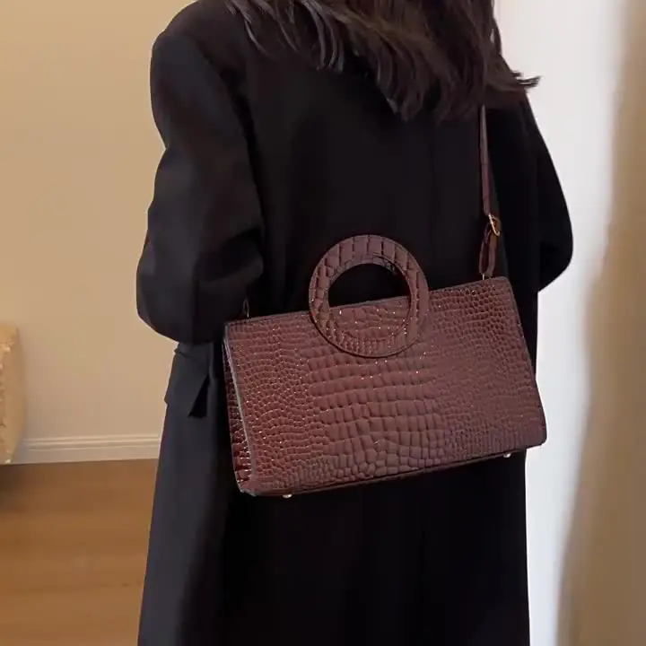 Borsa A Tracolla Donna In Ecopelle Con Effetto Coccodrillo - Capiente E Con Tante Tasche, Colore Nero