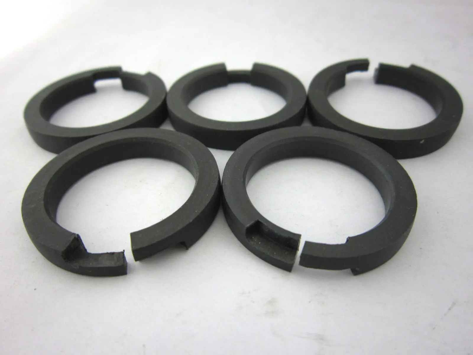 DMHUI brand High quality Carbon piston PTFE Wear Ring for Mercedes W220 compressor cylinder Ptfe rubber 27.54*36.89*4.82/2.96