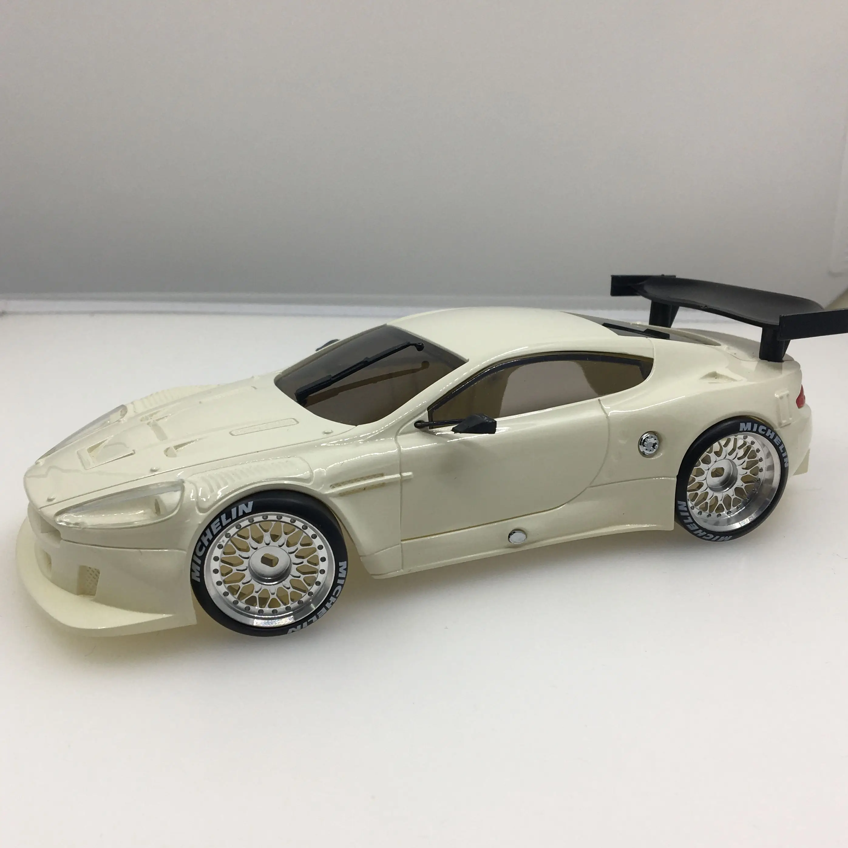 KYOSHO　ミニッツ　アストンマーチン　ボディのみ Yahoo!オークション -「アストン マーチン」(ホビーラジコン) の