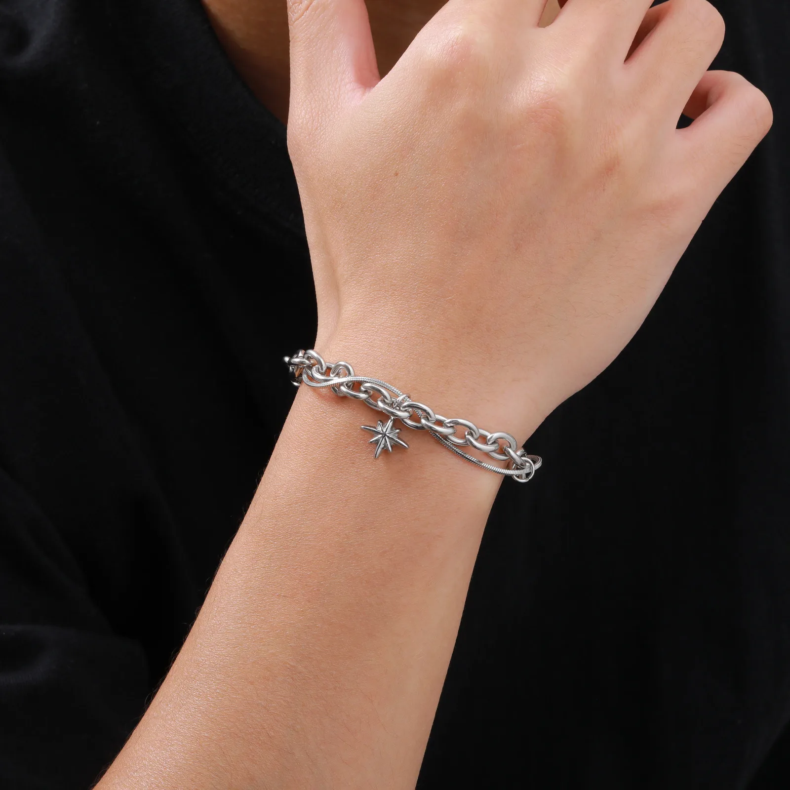 Hiphop Vierpunkt-Stern-Kettenarmband für Männer, Zweischichtiges Edelstahl Verstellbares Gliederarmband Geschenk – Detail 3