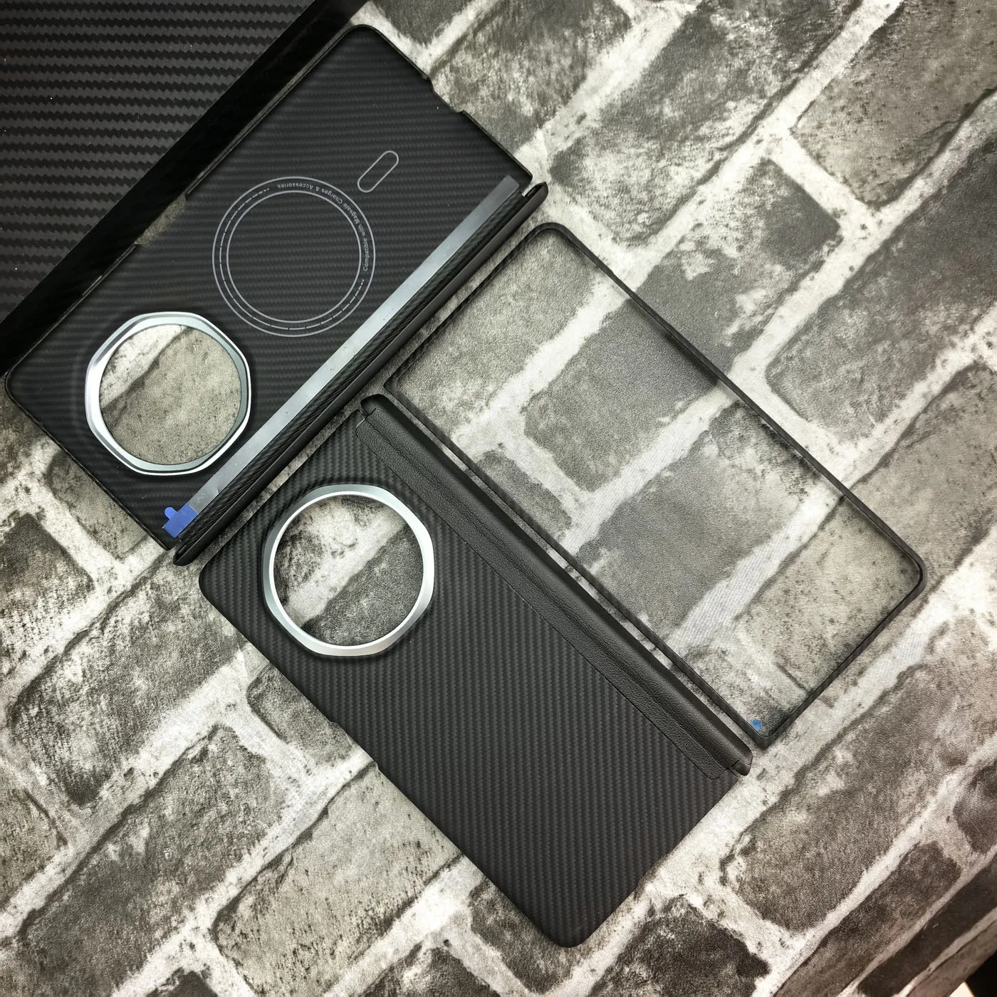 Premium Magnetic Carbon Fiber Hinge Phone Case for Huawei Honor Magic V3 5G - Magsafe Compatible