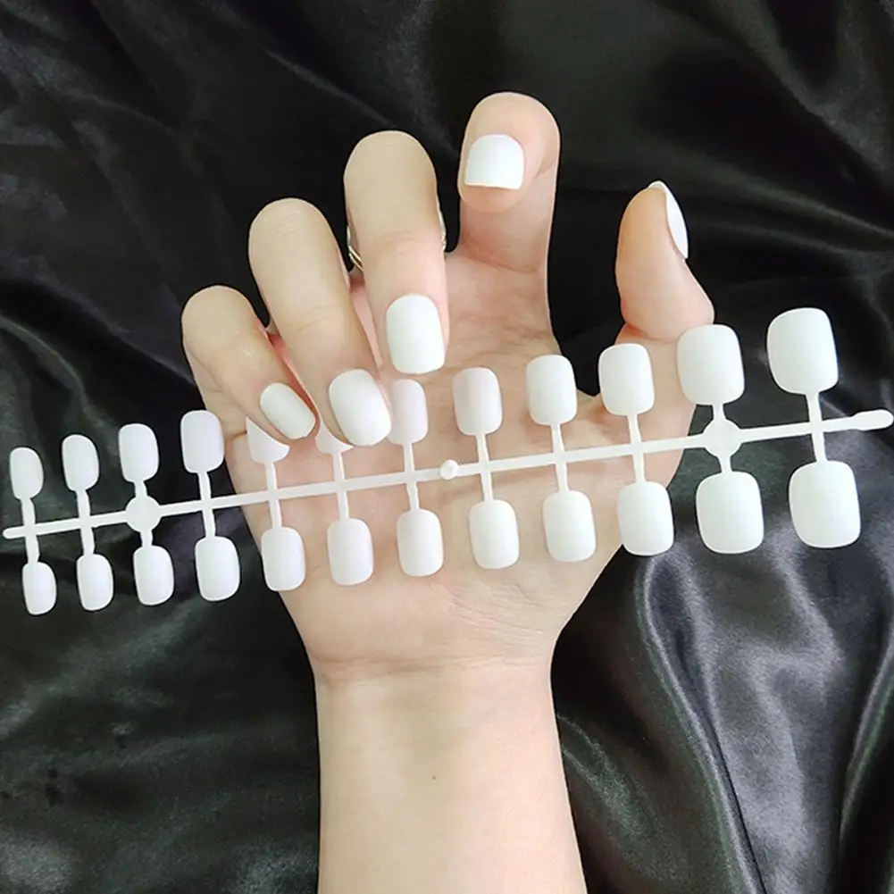 Kurze Nagels tücke einfaches stilvolles einfarbiges kurzes Nagel-Make-up, leicht zusammen zusetzen für alltägliche Maniküre – Detail 12