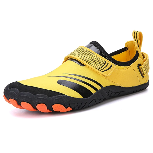 Unisex Swimming Water Shoes Men Barefoot Outdoor Beach Sandals Upstream Aqua Shoes Plus Size Nonslip River Sea Diving Sneakers A36-YELLOW