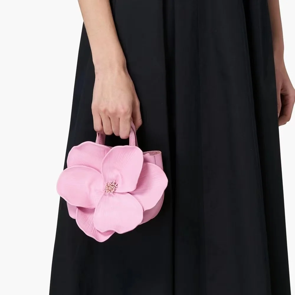 

New Niche Designer Luxury French Retro Petal Bag Creative Flower Exquisite Versatile Handbag High-end Casual Simple Chain Bag