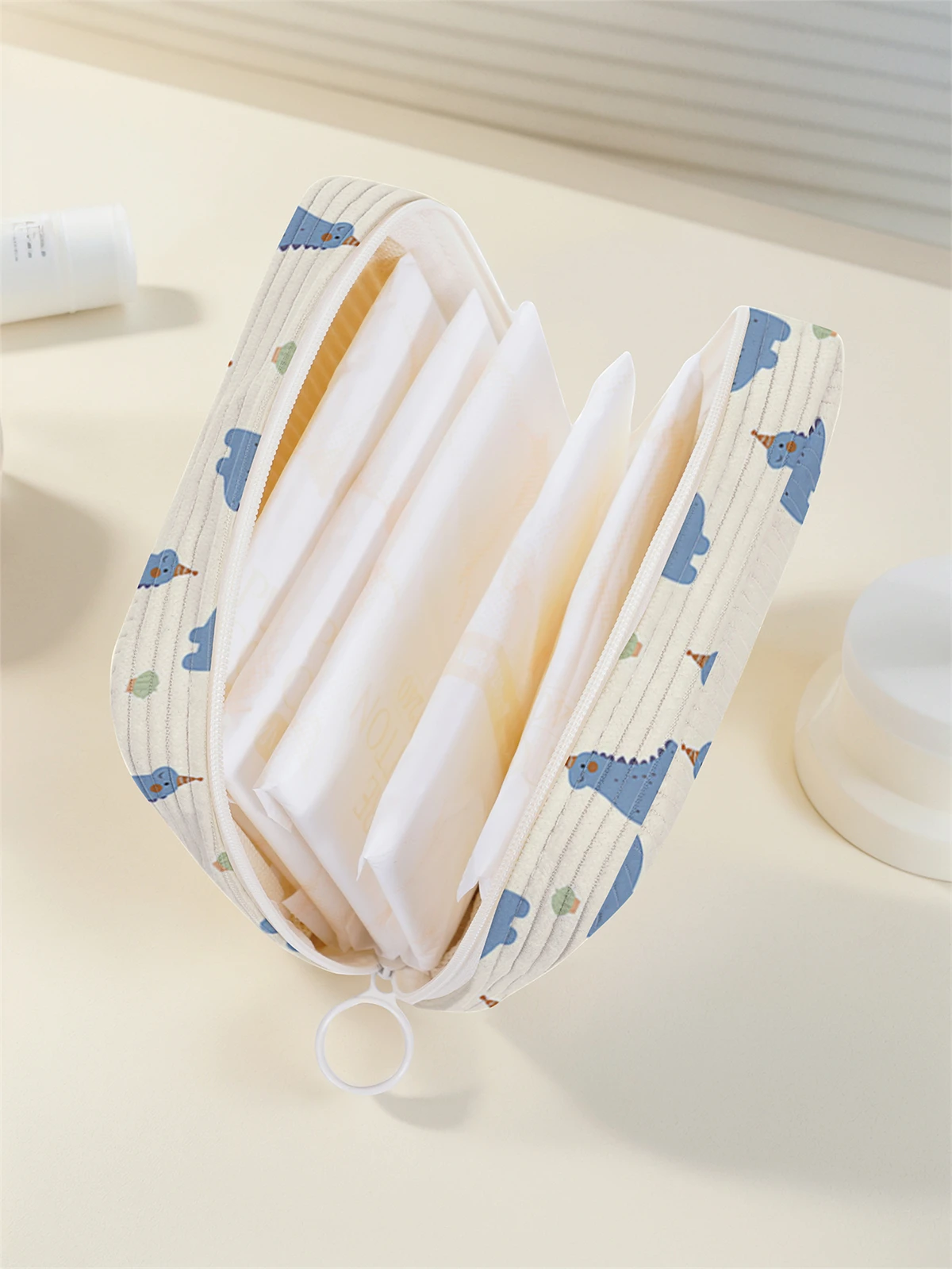 Cartoon dinosaur pattern printed sanitary napkin storage bag, women's lightweight tissue bag, sanitary tissue bag