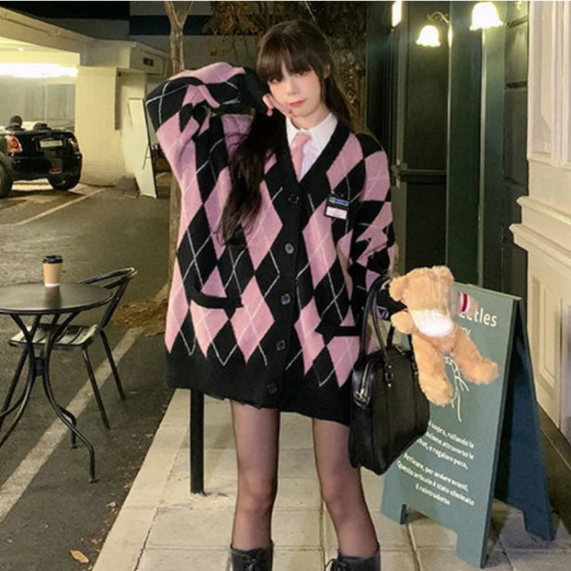 

Женский трикотажный кардиган в стиле преппи с узором ромбиками, милый розовый свитер большого размера в стиле Харадзюку, трикотажная одежда в стиле ретро с V-образным вырезом и длинными рукавами, топы