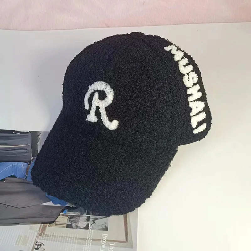 Berretti da baseball da uomo e da donna in lana d'agnello autunno e inverno caldi lettere in stile straniero stile carino versione coreana berretto da pendolare casual all'ingrosso_voghion.com