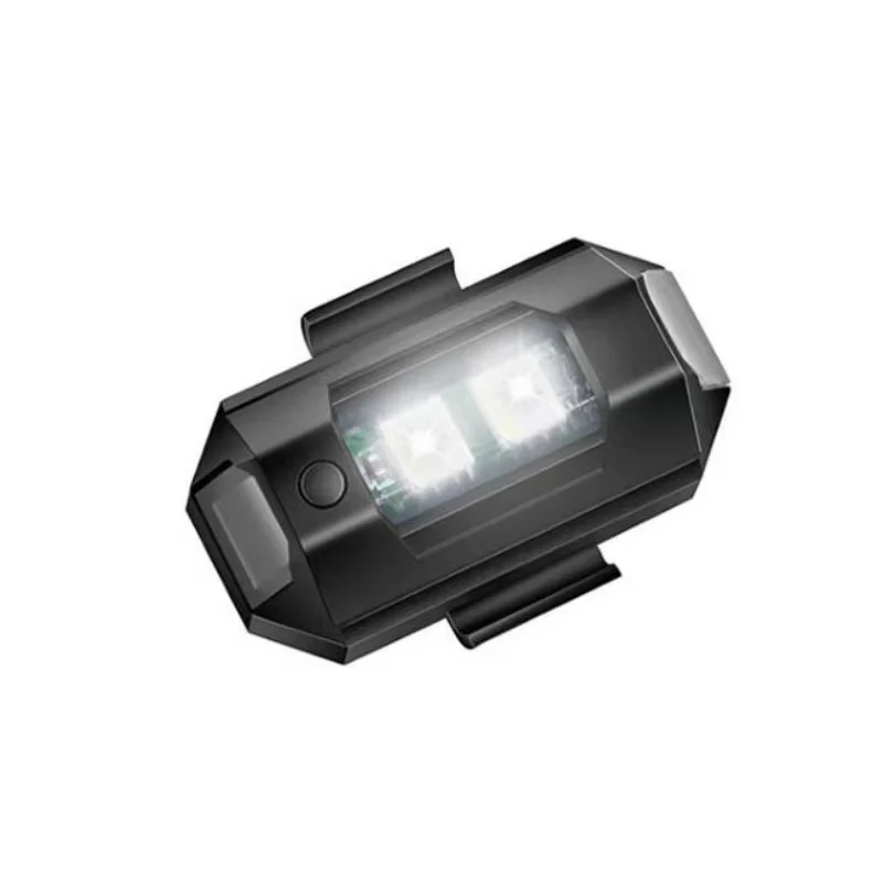 Feu stroboscope LED USB monté sur un drone, diffusant des flashs rouges et bleus en vol.