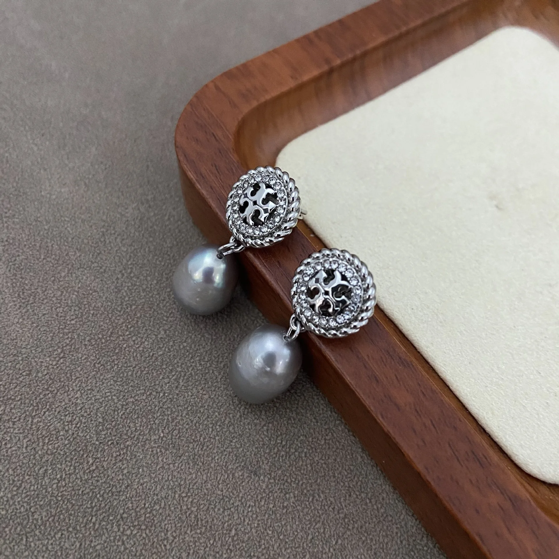 Elegant Fashion Pearl Pendant Earrings Embedded with Precious Rhinestones Unique Design Luxury Minimalist Trendy Jewelry - 2