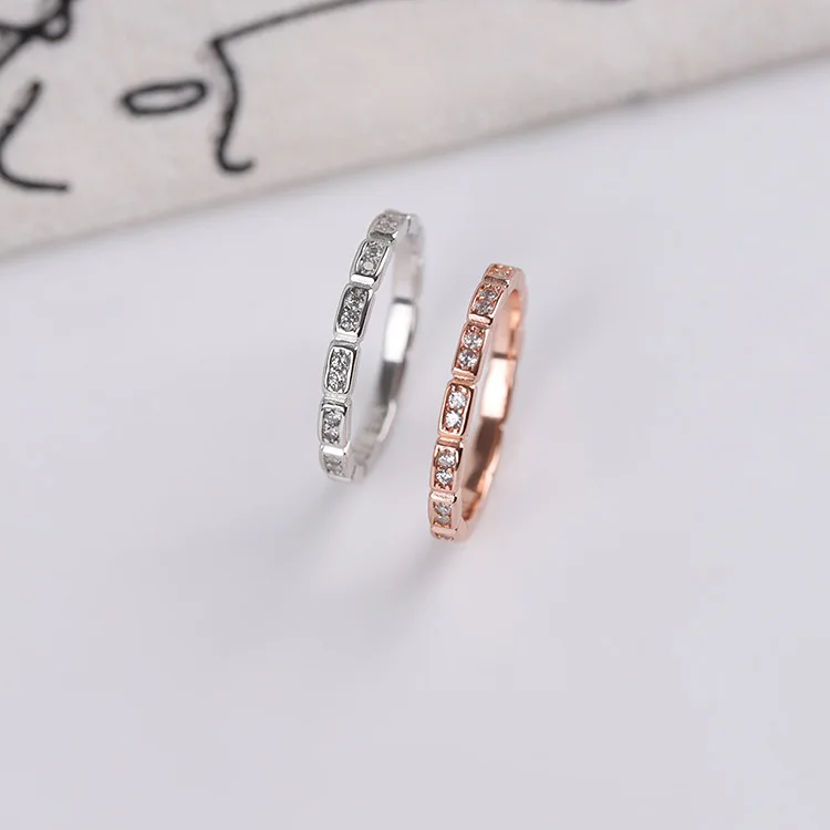 

Женское кольцо из серебра 925 пробы, с фианитом