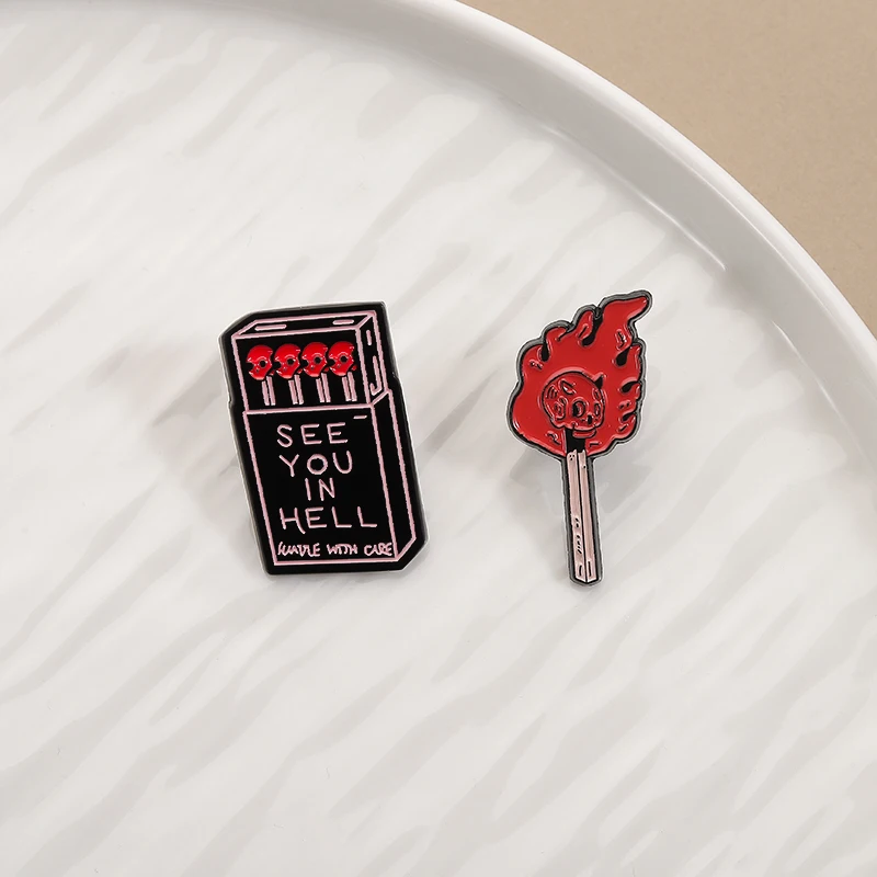 Horror Skelett passt zu Emaille Pins Custom See You In Hell Matchstick Box Metall Broschen Revers Abzeichen Halloween Schmuck Geschenke – Detail 7